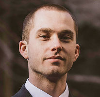 Analista de trading Thomas Whitfield, especialista no mercado cripto, retrato